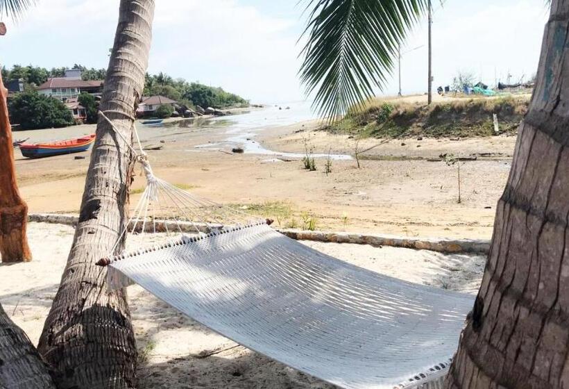 Отель Breeze Bay Villa