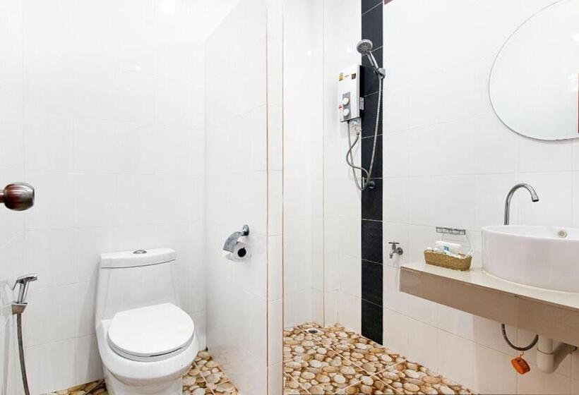 Отель Breeze Bay Villa