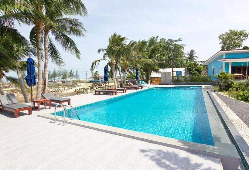 Отель Breeze Bay Villa