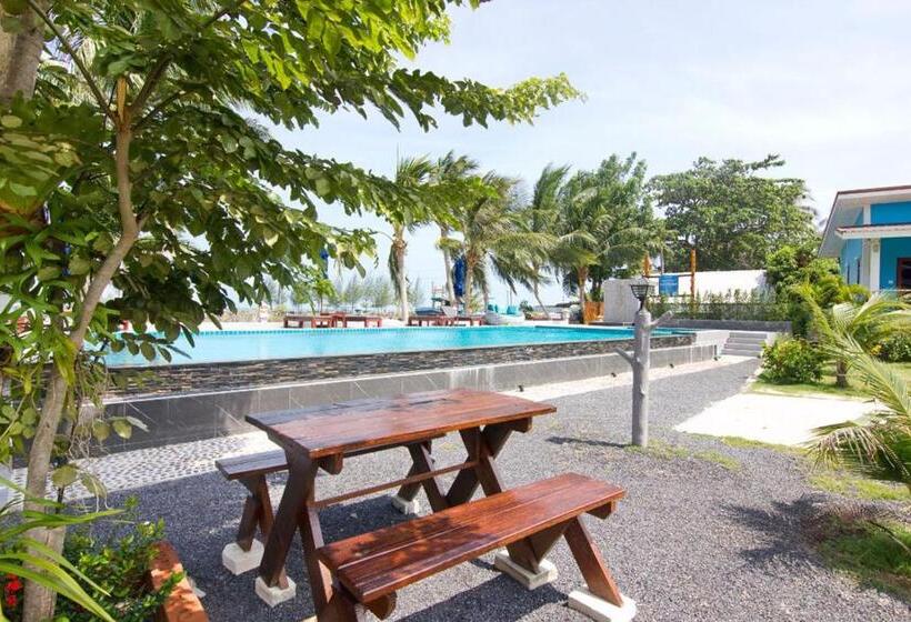 Отель Breeze Bay Villa