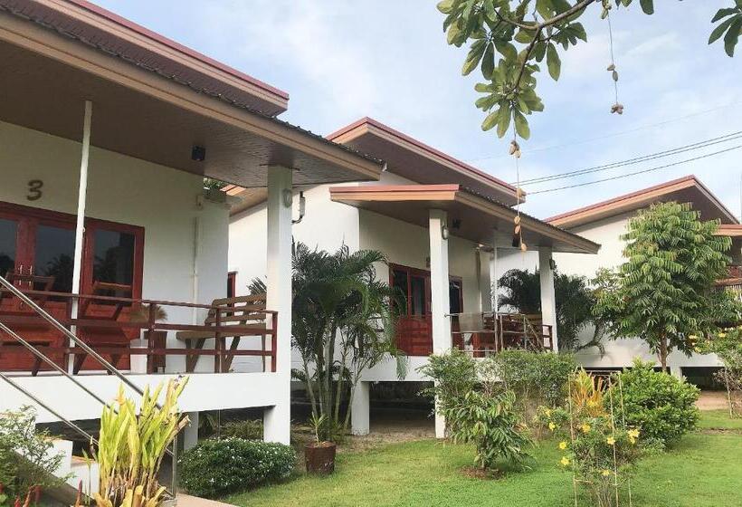 Отель Breeze Bay Villa