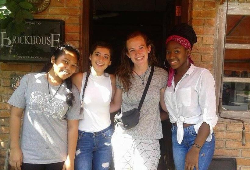 فندق Brickhouse Ayutthaya Guesthouse Est 1986