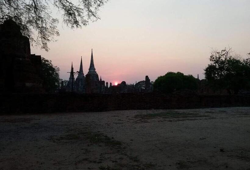 فندق Brickhouse Ayutthaya Guesthouse Est 1986