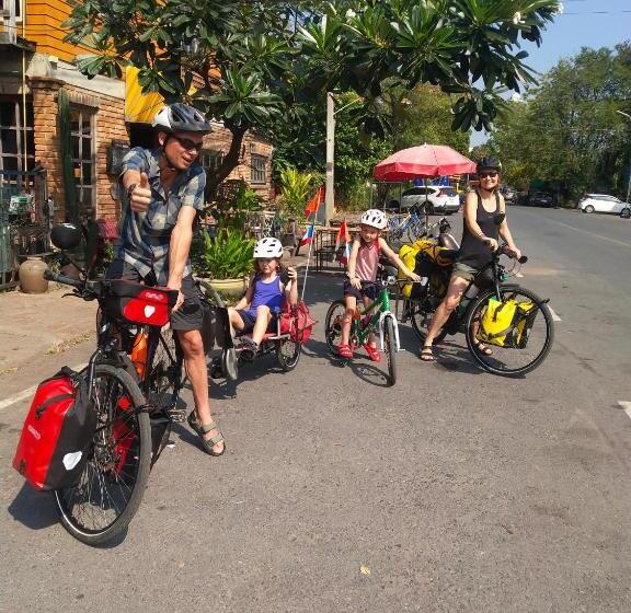 فندق Brickhouse Ayutthaya Guesthouse Est 1986