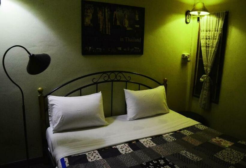 فندق Brickhouse Ayutthaya Guesthouse Est 1986