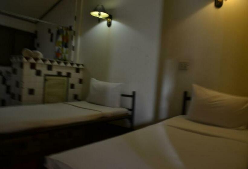 فندق Brickhouse Ayutthaya Guesthouse Est 1986