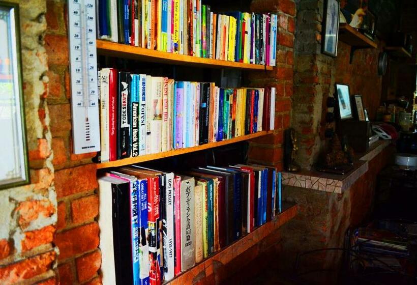 فندق Brickhouse Ayutthaya Guesthouse Est 1986