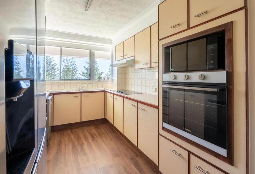 هتل Cashelmara Beachfront Apartments