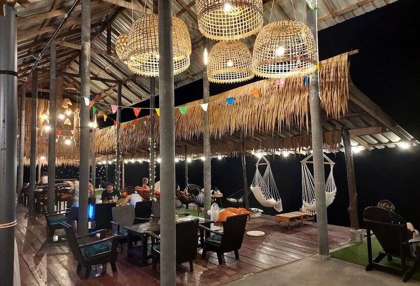 Отель Cliff Cottage