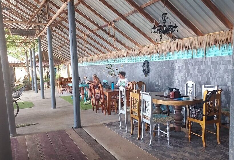 Отель Cliff Cottage