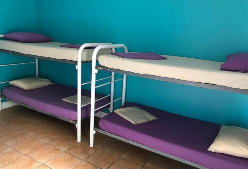 هتل Darwin Hostel