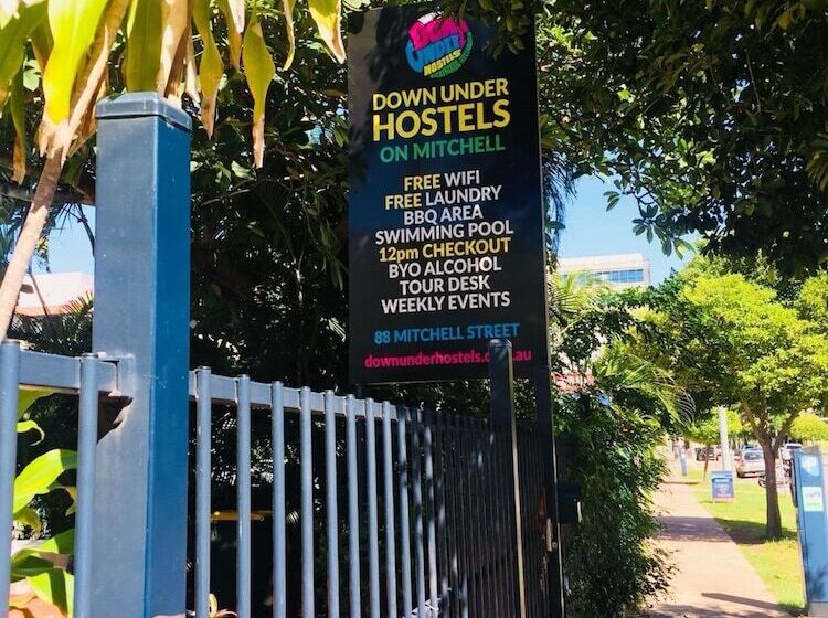 هتل Darwin Hostel