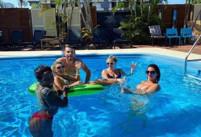 هتل Darwin Hostel