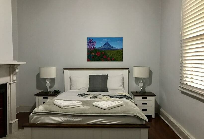 هتل Endeavour Court Motor Inn