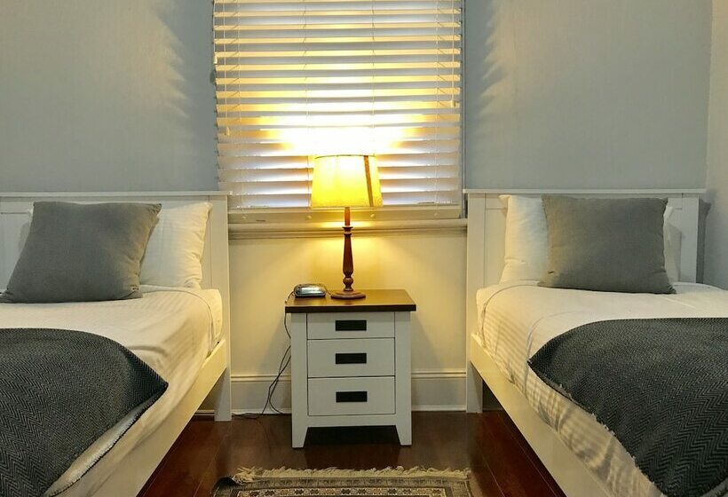 هتل Endeavour Court Motor Inn