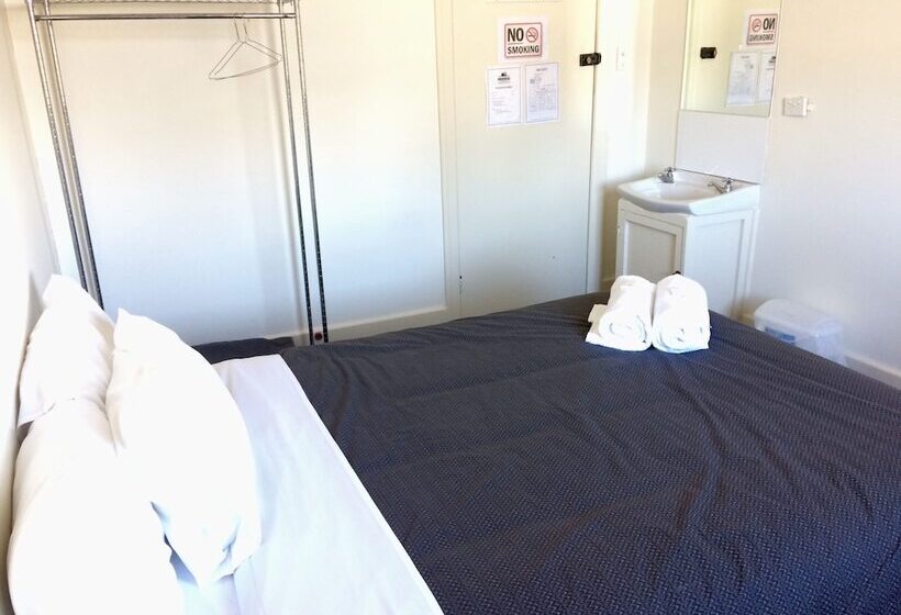 Отель Great Ocean Road Brewhouse Apollo Bay