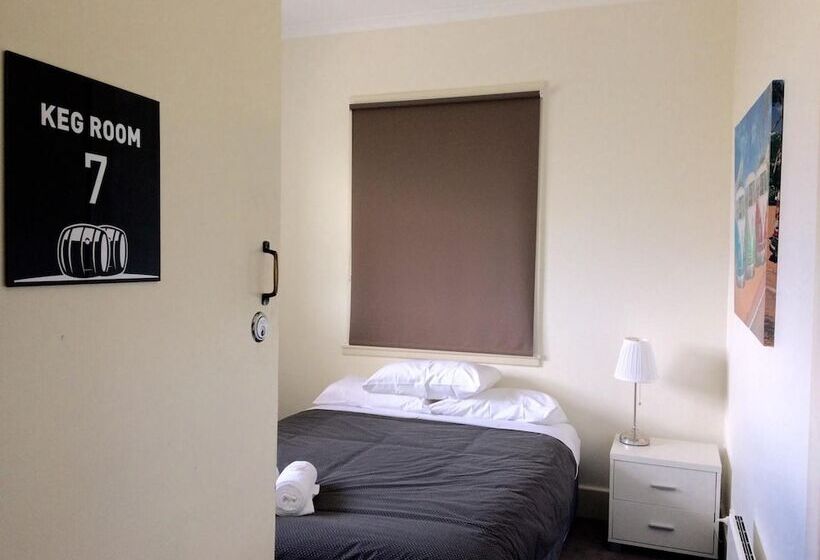 Отель Great Ocean Road Brewhouse Apollo Bay