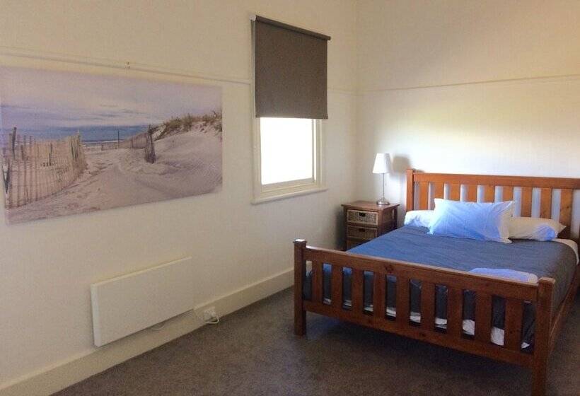 Отель Great Ocean Road Brewhouse Apollo Bay