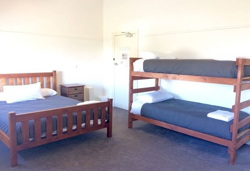 Отель Great Ocean Road Brewhouse Apollo Bay