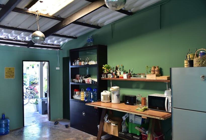 בית מלון כפרי Hosts Huahin   Hostel