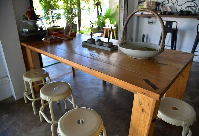 בית מלון כפרי Hosts Huahin   Hostel