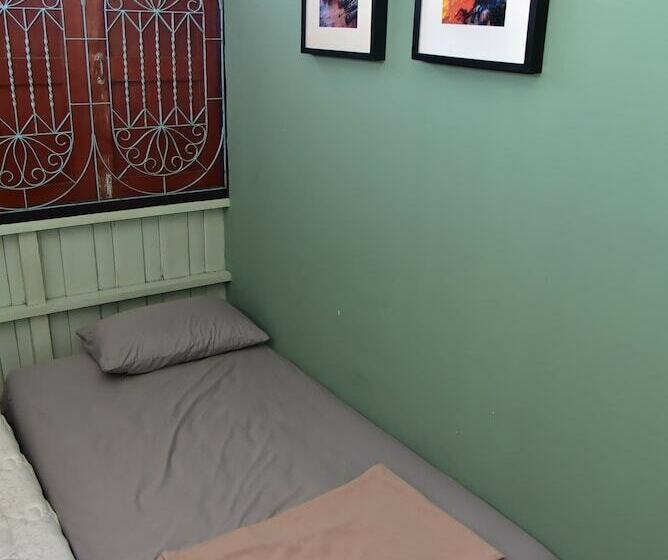 בית מלון כפרי Hosts Huahin   Hostel