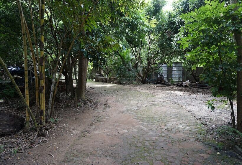 Отель Jiang Lha Village