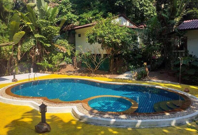 ホテル Kamrai Resort