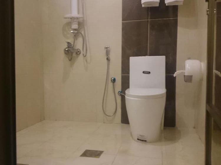 ホテル Lavona Inn