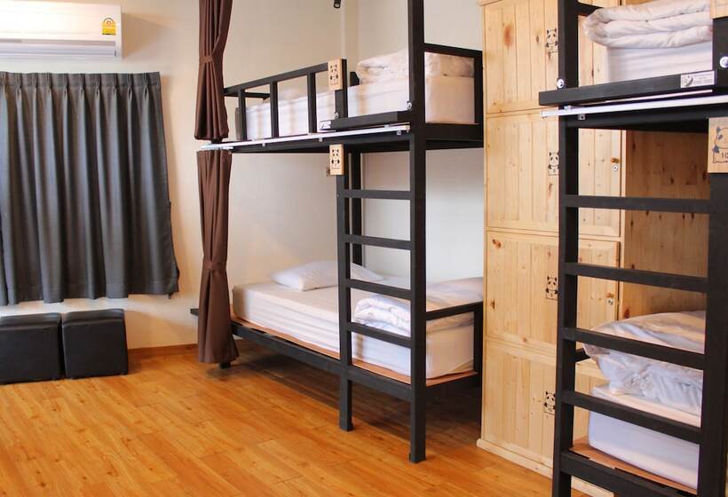 בית מלון כפרי Mad Panda Hostel