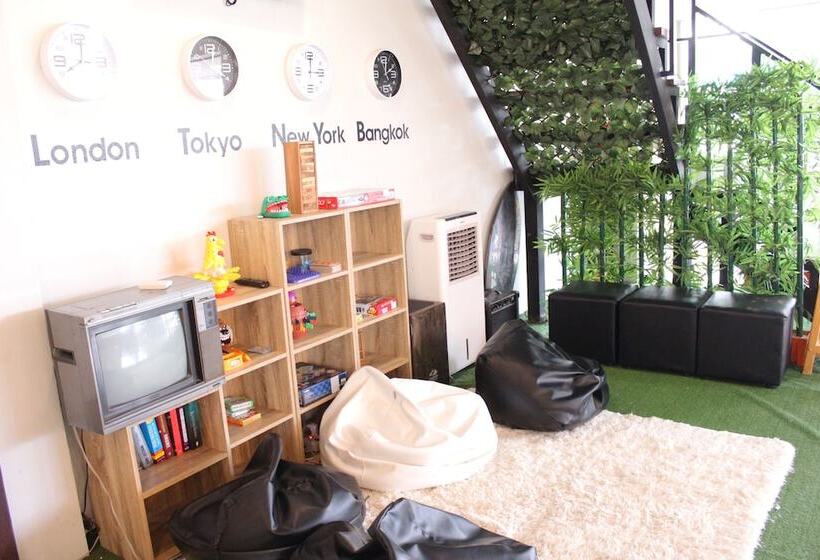 בית מלון כפרי Mad Panda Hostel