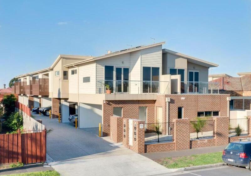 فندق Mckillop Geelong By Gold Star Stays