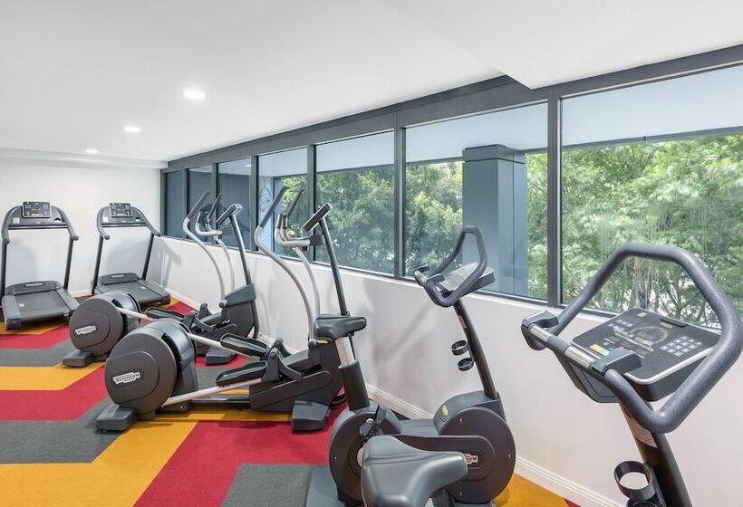 هتل Meriton Suites North Sydney