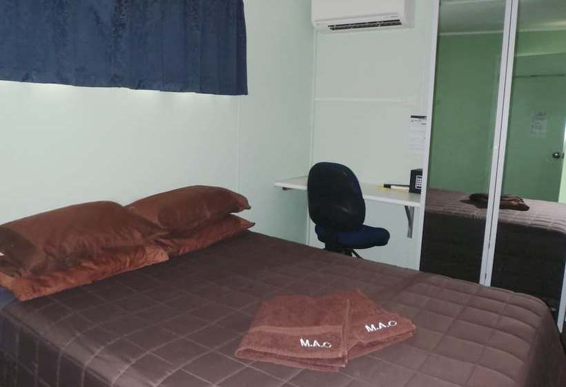 فندق Mick's Accommodation Club