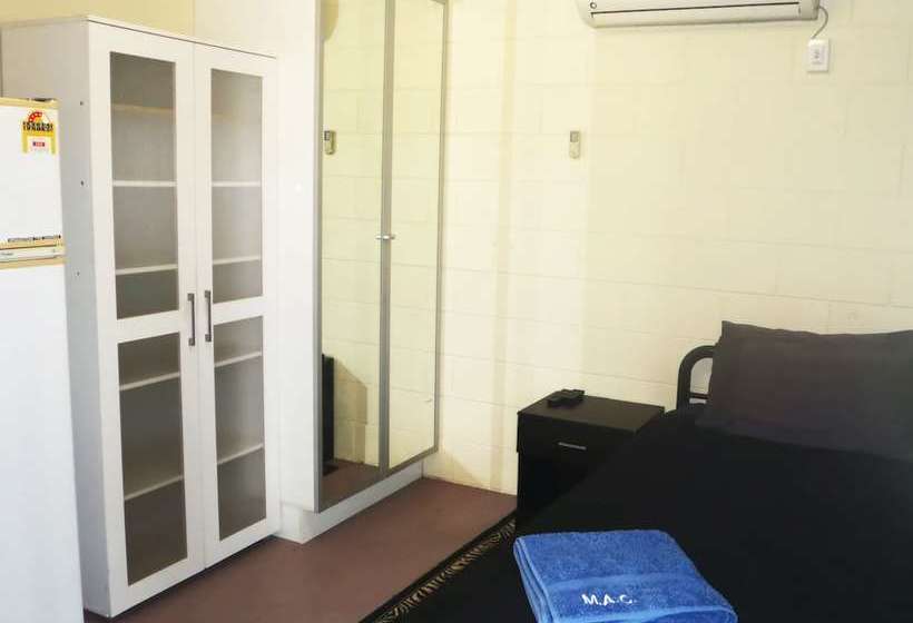 فندق Mick's Accommodation Club