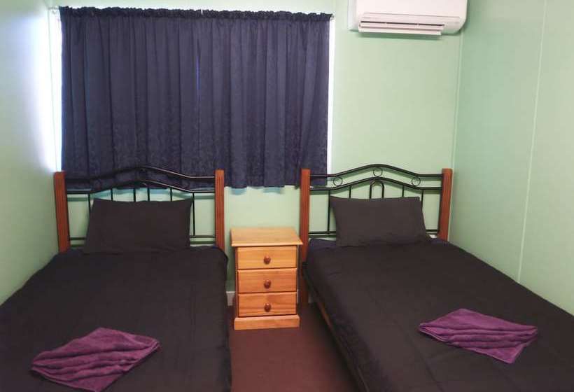 فندق Mick's Accommodation Club