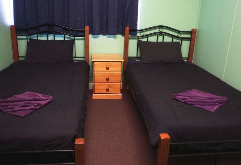 فندق Mick's Accommodation Club