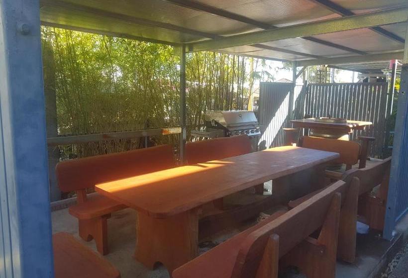 فندق Mick's Accommodation Club