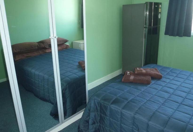 فندق Mick's Accommodation Club