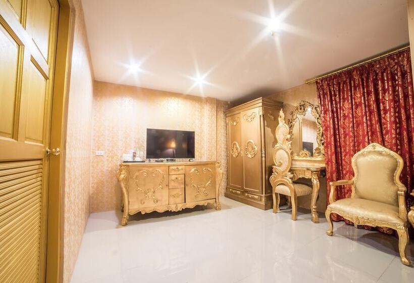 Отель Nakaraj Princess Chiang Rai  Walking Street