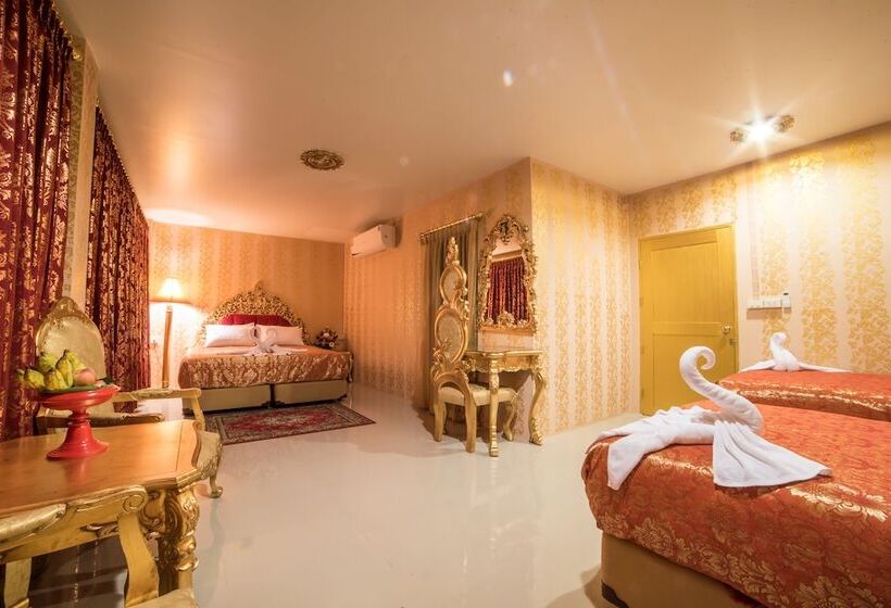 Hotel Nakaraj Princess Chiang Rai  Walking Street