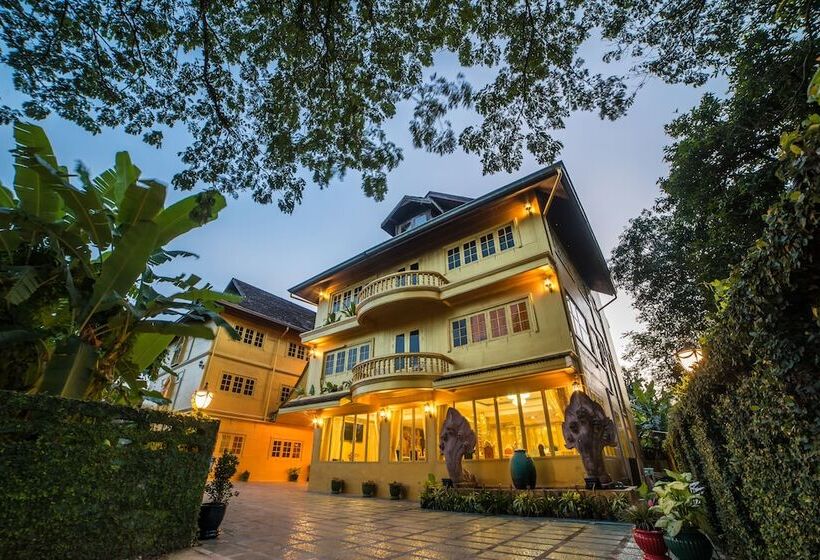 Hotel Nakaraj Princess Chiang Rai  Walking Street