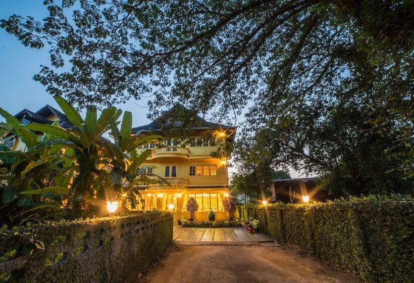 Hotel Nakaraj Princess Chiang Rai  Walking Street