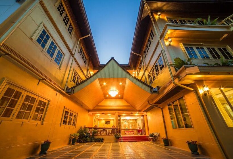 Hotel Nakaraj Princess Chiang Rai  Walking Street