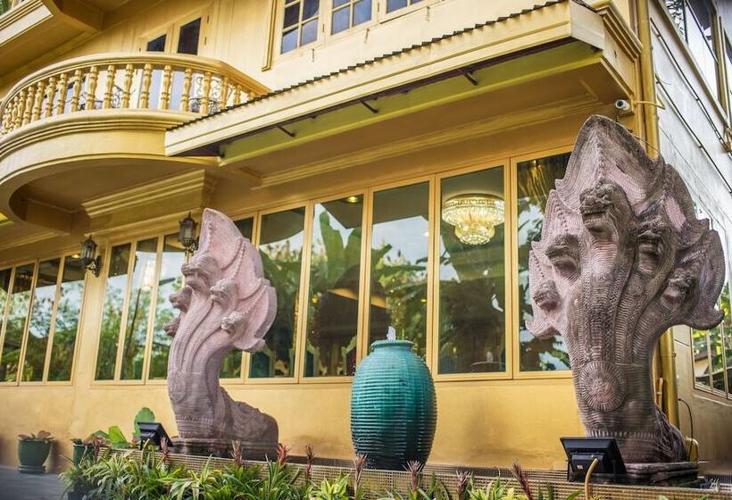 Hotel Nakaraj Princess Chiang Rai  Walking Street