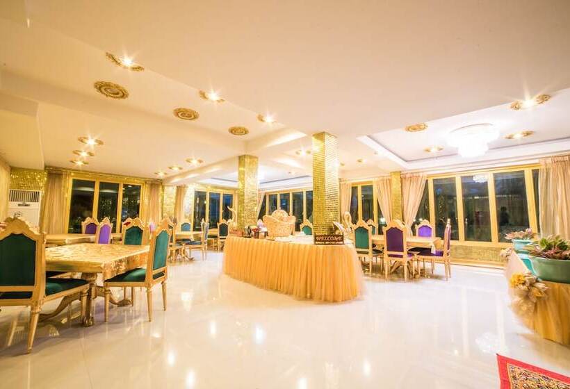 Hotel Nakaraj Princess Chiang Rai  Walking Street