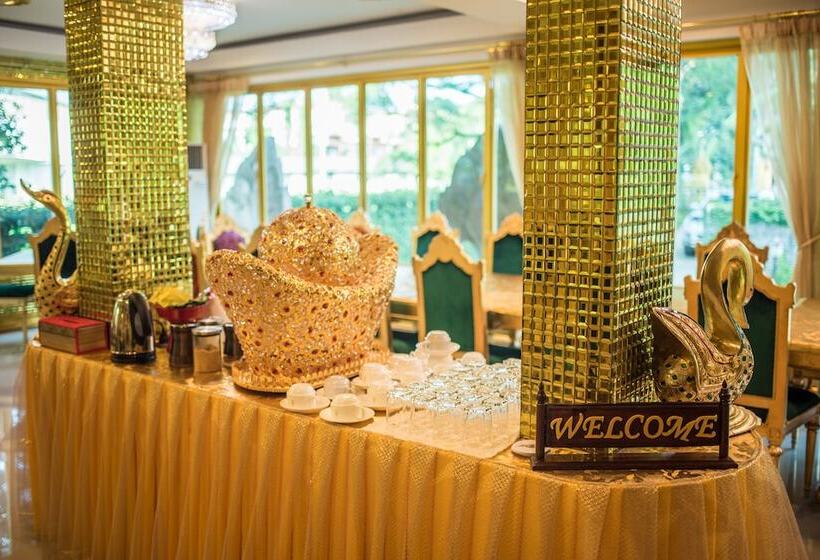 Hotel Nakaraj Princess Chiang Rai  Walking Street