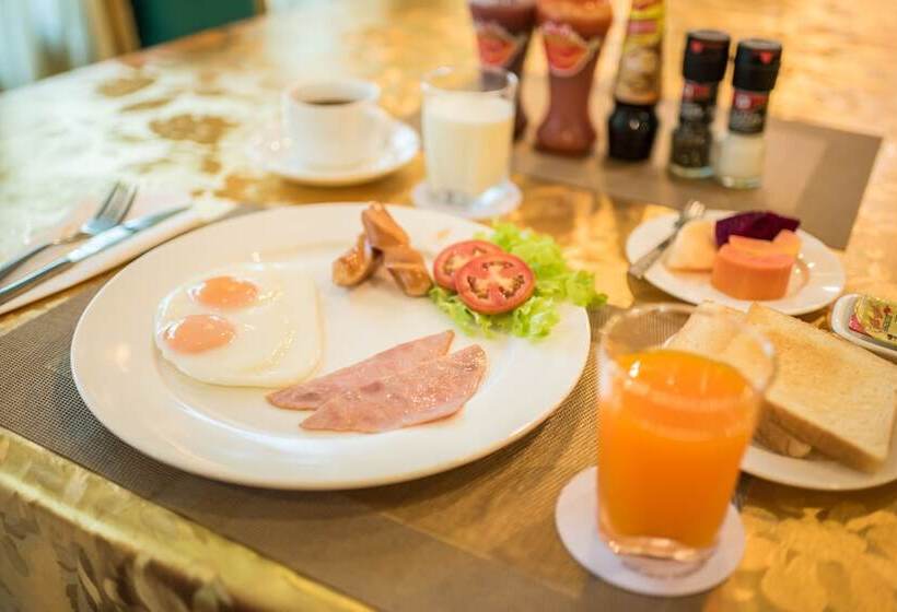 Hotel Nakaraj Princess Chiang Rai  Walking Street