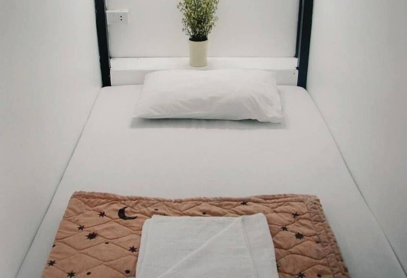 Отель Near The Park Backpack House