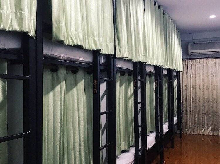 Отель Near The Park Backpack House